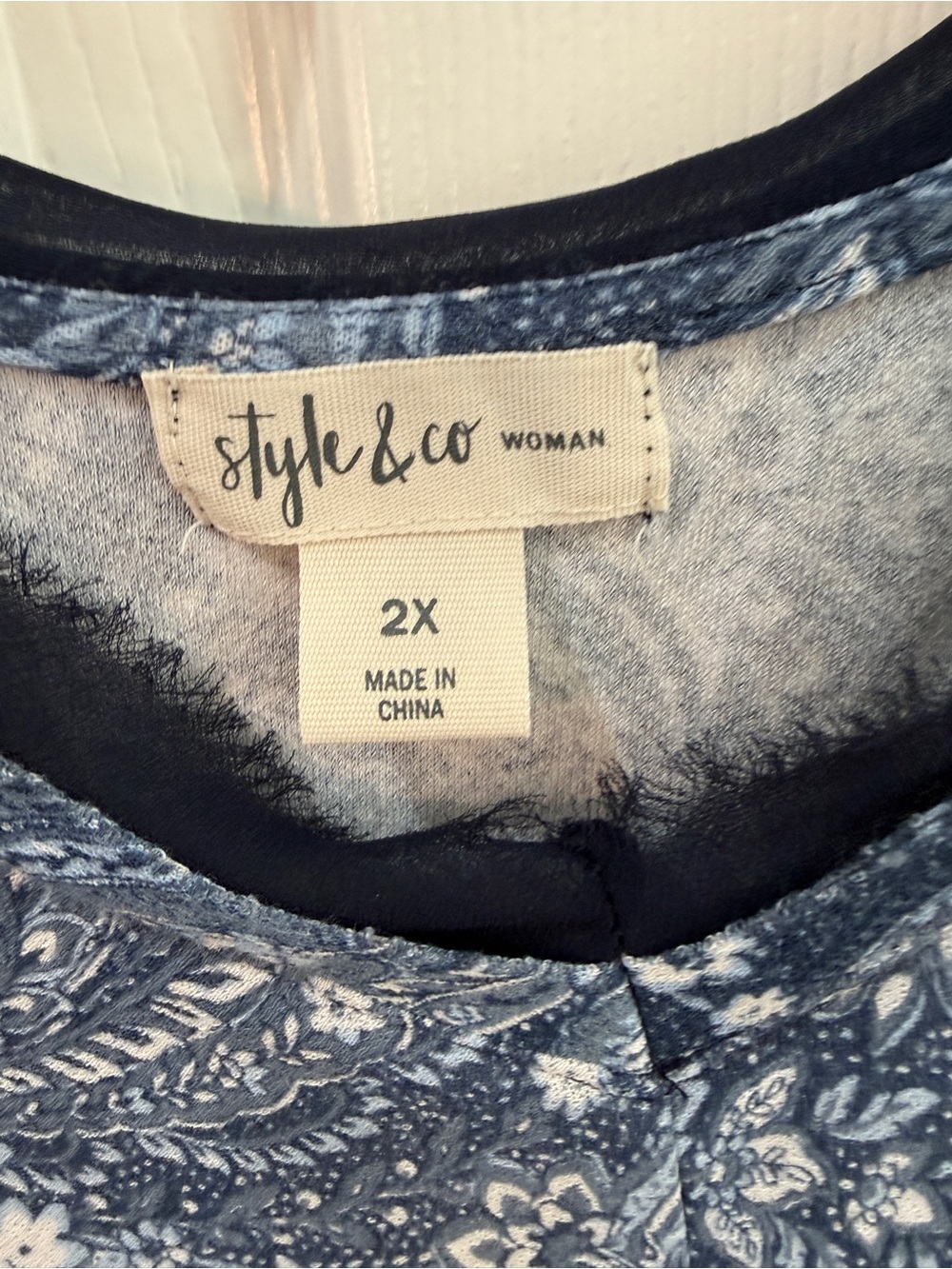 Style & Co. Women's Blue Paisley V-Neck Layered Top super cute! - Picture 3 of 4